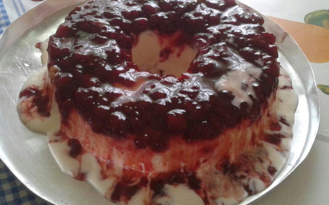 Sorvetão com calda de morango do Lucke