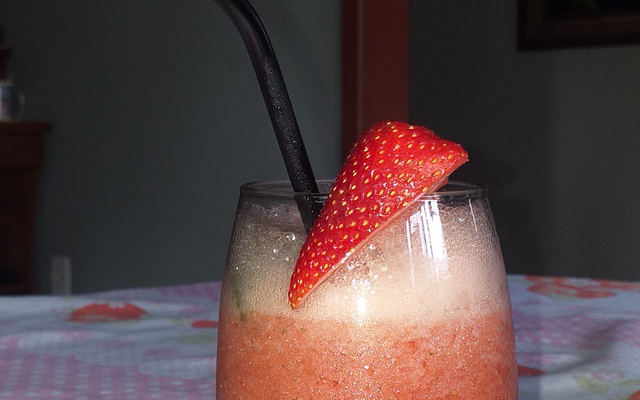 Suco de Morango com folhas de hortelã