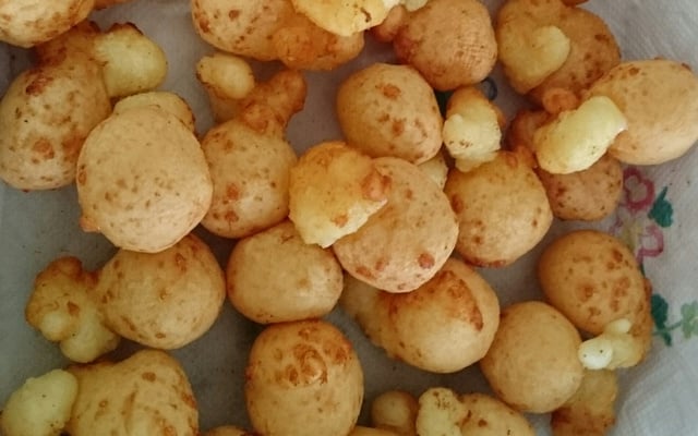 Pão de queijo frito