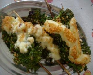Espetinho de brócolis com catupiry