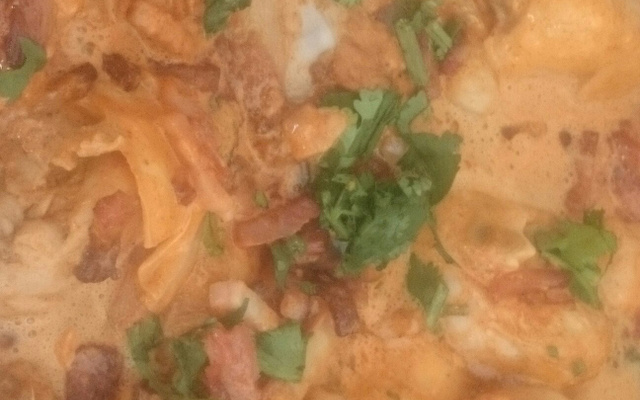 Coxa de frango ao requeijão e bacon