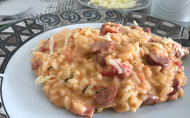 Risoto de calabresa com tomates pelados