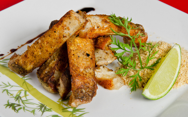 Assado de costeleta de tambaqui