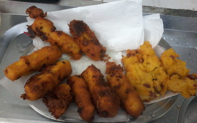 Polenta frita com calabresa