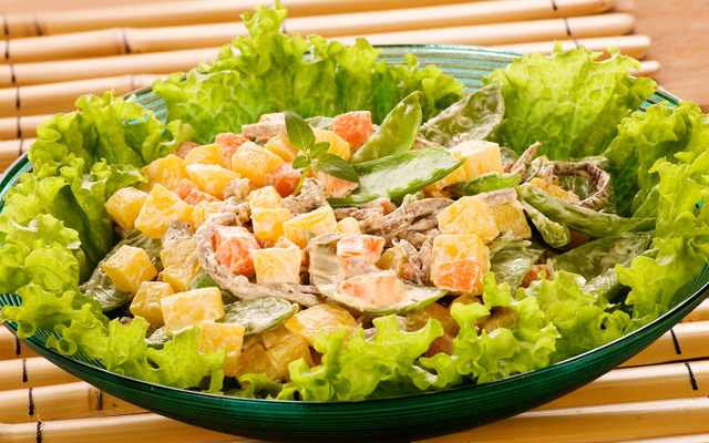 Salada de carne desfiada