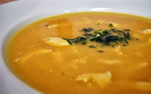 Caldo de abóbora com frango