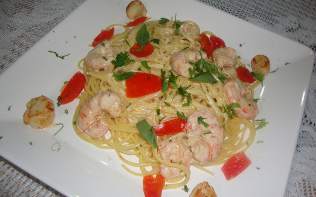 Massa ao molho de camarão e vinho branco