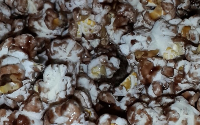 Pipoca de chocolate de pipoqueiro