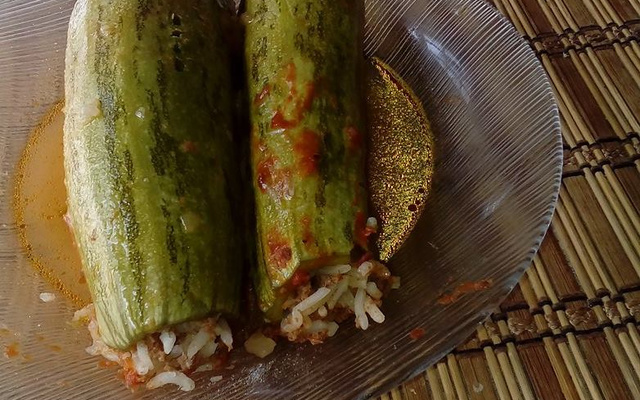 Abobrinha recheada - Dolmá