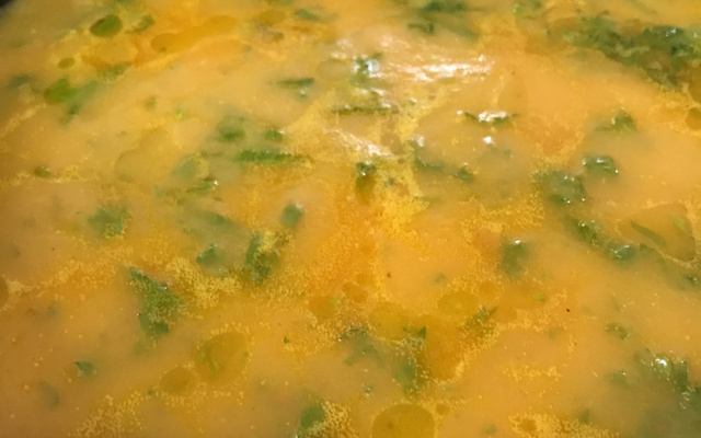 Sopa de abóbora com calabresa