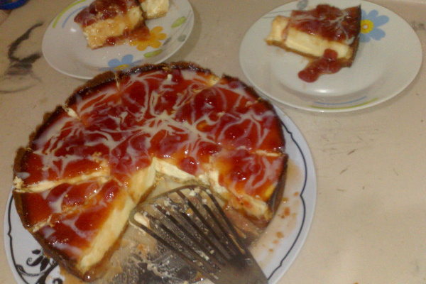 Cheesecake com cobertura de goiaba