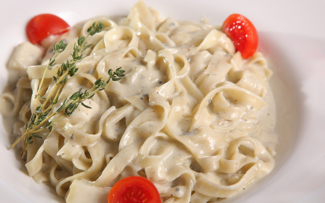 Macarrão ao molho de gorgonzola