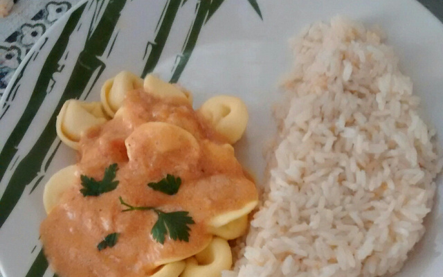 Capeletti de carne ao molho rosé com champingnon