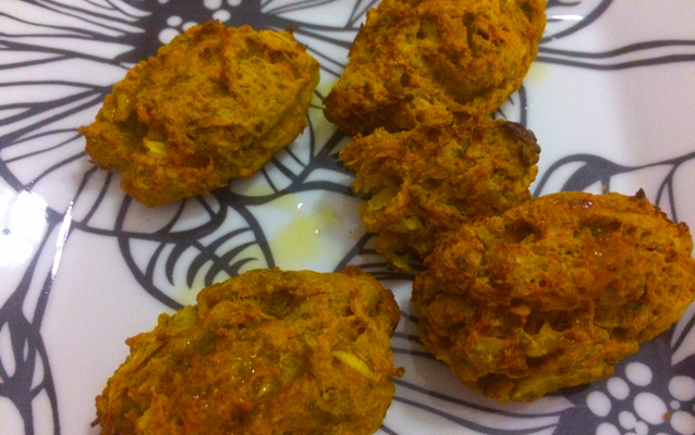 Bolinho de cenoura com curry e chia sem glúten