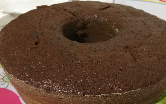 Bolo simples de chocolate