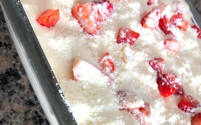 Pavê de morango com leite Ninho