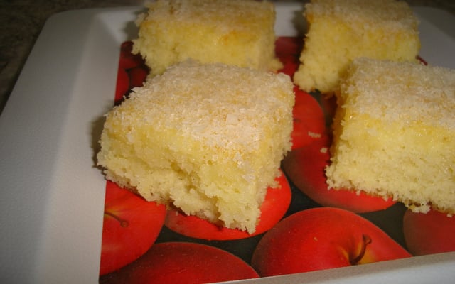 Bolo úmido de coco