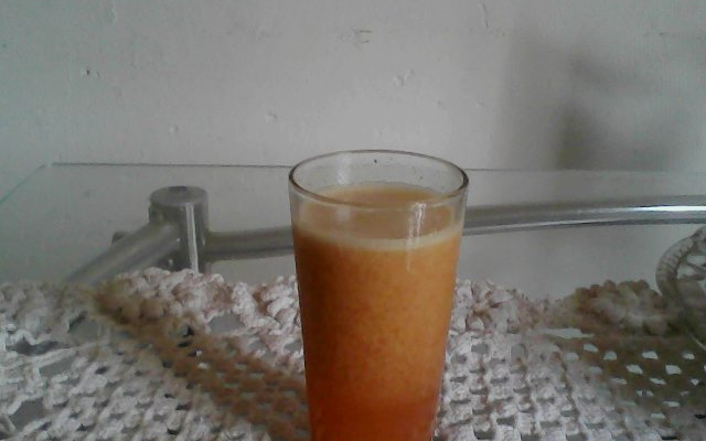 Suco de laranja com morango