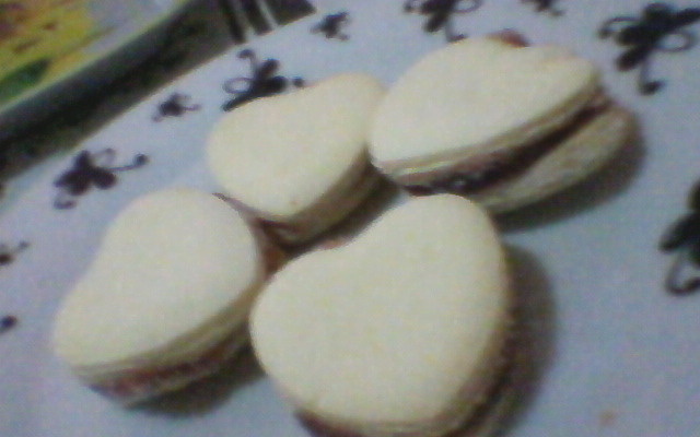 Sequilhos recheados com goiabada