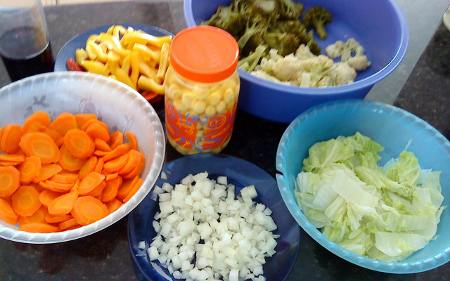Yakissoba Koyama misto (carne, frango e legumes)