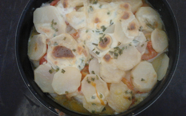 Linguado ao forno com batatas e alho