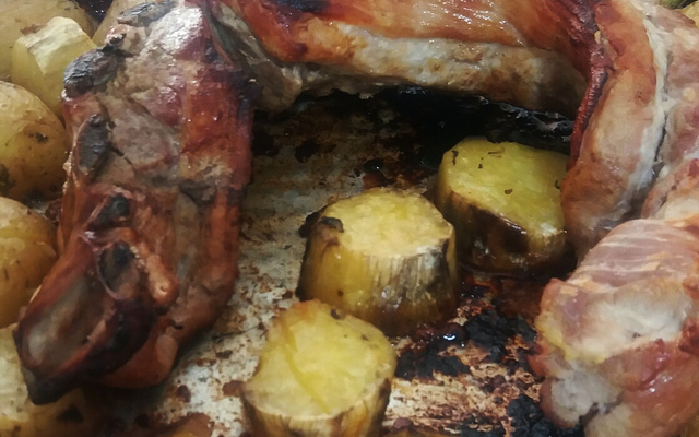 Costela de porco ao mel e sal grosso