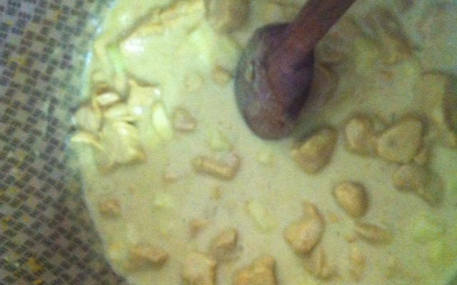 Frango ao curry com maçã verde e sem pimentão