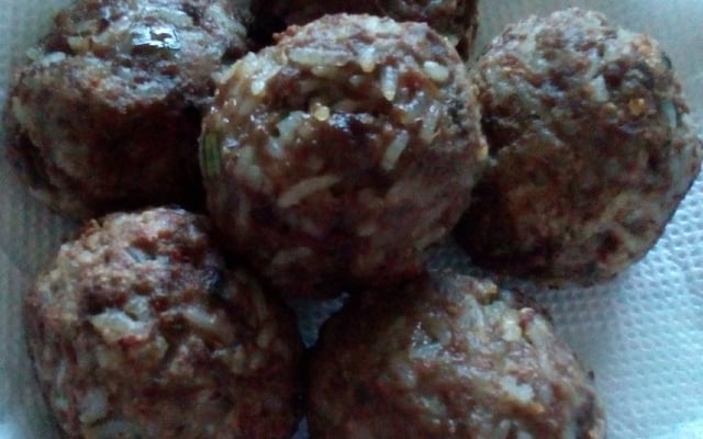 Bolinho de arroz com carne moída