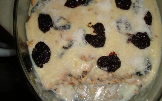 Pavê de coco e ameixa