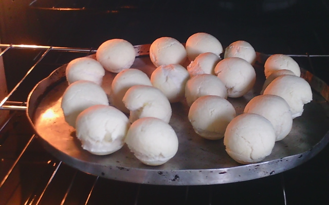 Pão de queijo com batatas