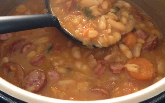 Feijoada francesa (cassoulet)