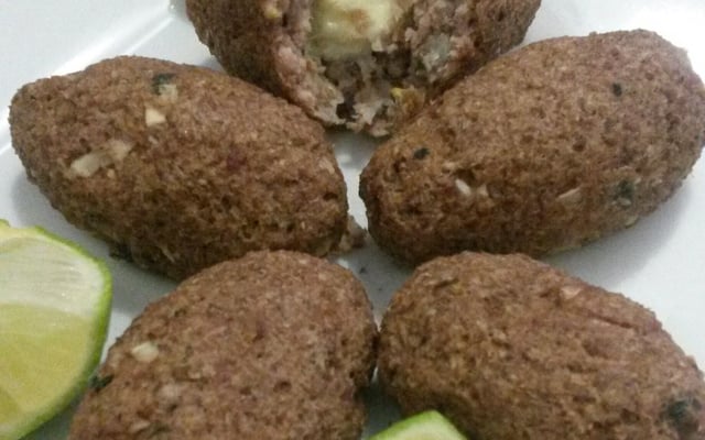 Quibe frito recheado com queijo