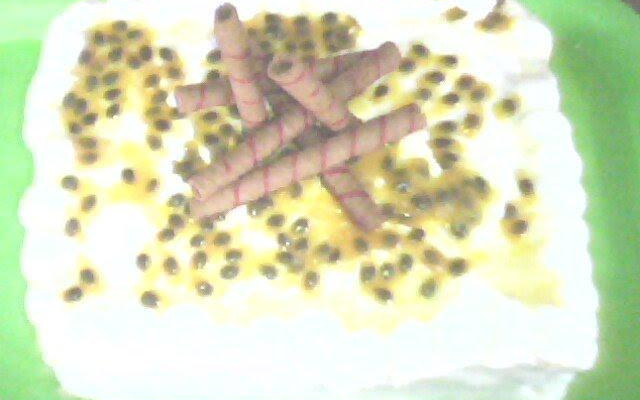 Bolo de maracujá recheado com mousse de maracujá