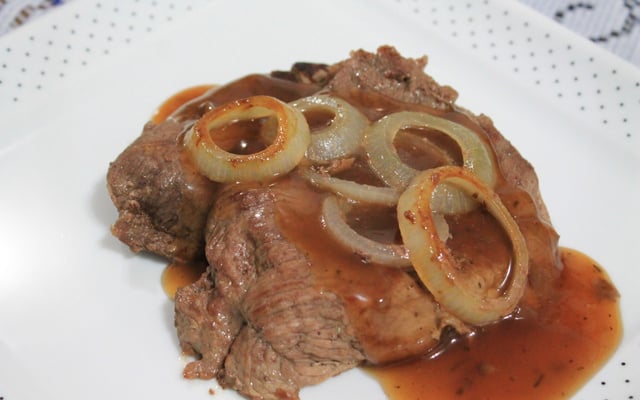 Bife ao falso molho madeira
