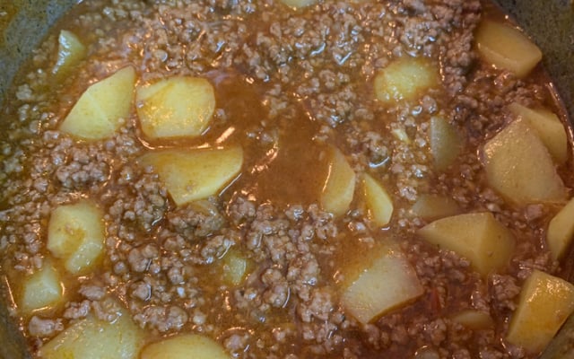 Carne moída com batata