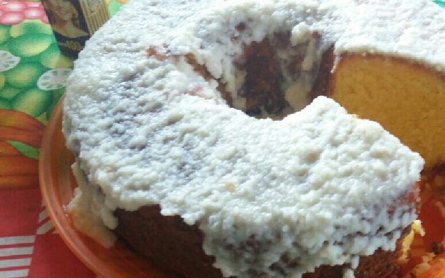 Bolo de fubá com coco