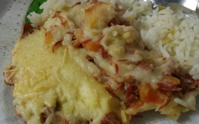 Escondidinho de batata com carne seca