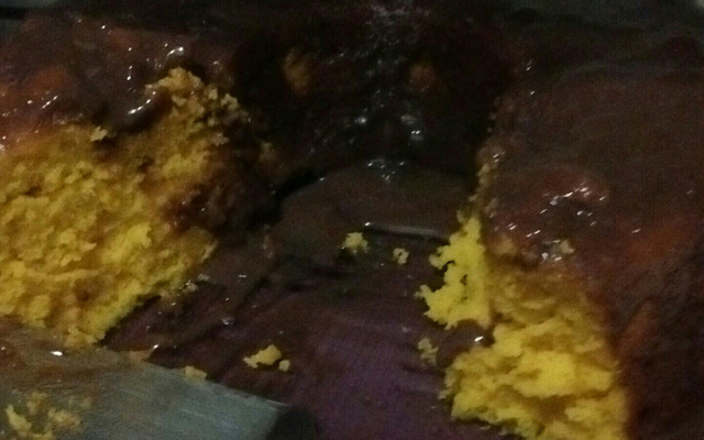 Bolo de cenoura com calda de chocolate de microondas