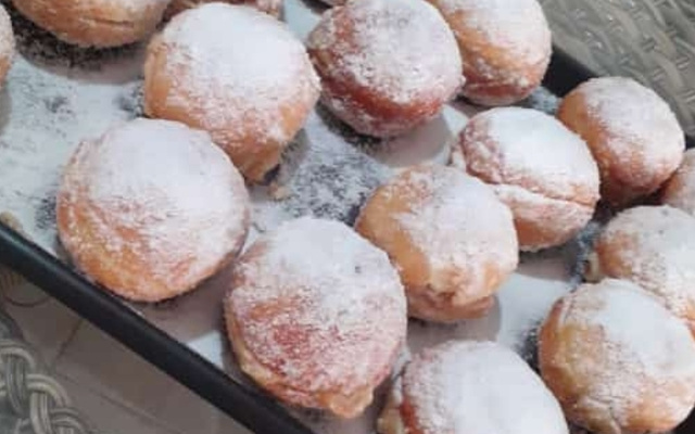 Sonho assado de doce de leite