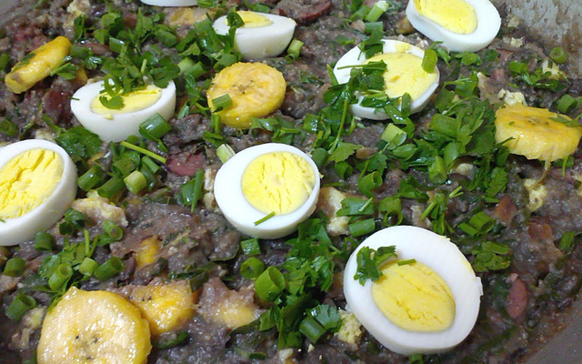 Feijão tropeiro à capixaba