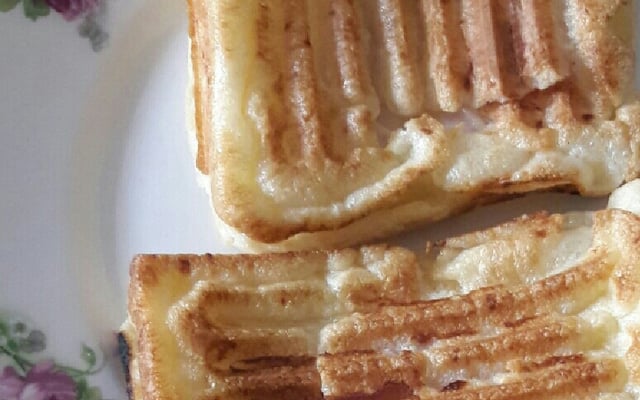 Pão de queijo de sanduicheira