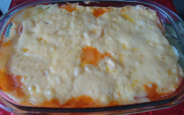 Escondido de frango com purê de batatas