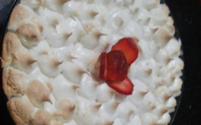 Chico balanceado com banana