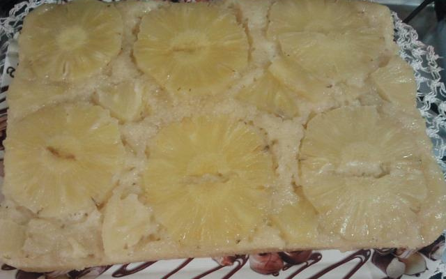 Bolo de abacaxi caramelado