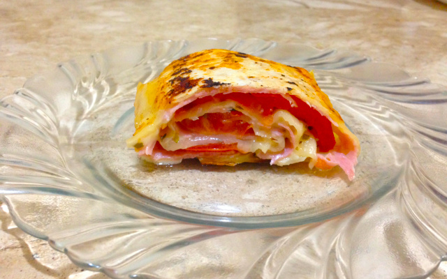 Enroladão de massa de pastel