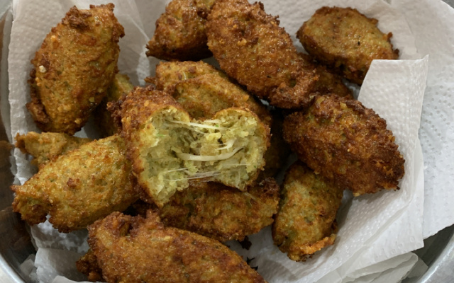 Bolinho de arroz integral com queijo