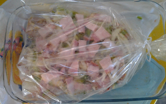 Coxa e sobre coxa assada no saco de polyéster