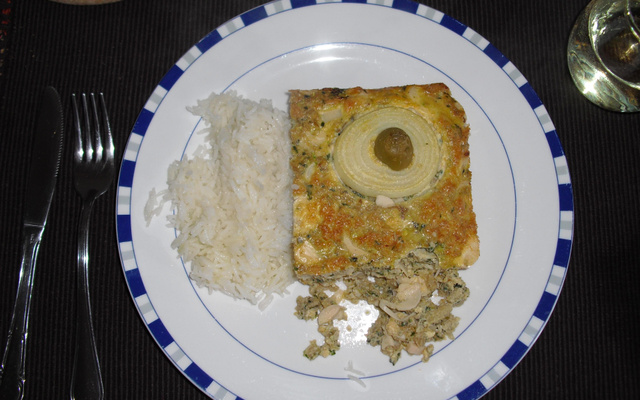 Torta capixaba de bacalhau e repolho