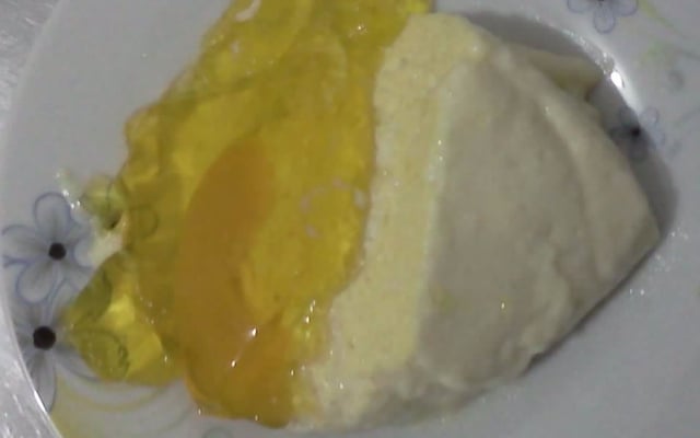 Mousse de pêssego com gelatina