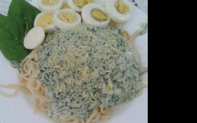 Macarrão com espinafre